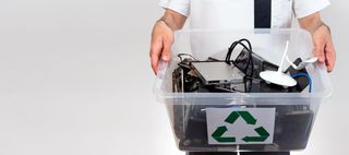 Elektromuell im Sammelbehälter fürs Recycling