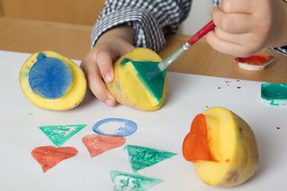 Kartoffeldruck mit Kindern basteln Kartoffeldruck mit Kindern basteln