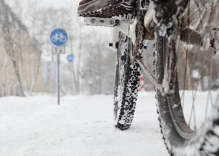 Radfahren auf fester Schneedecke