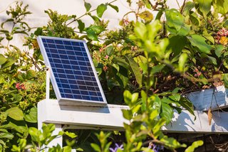 Mini-Solaranlage auf dem Grundstück